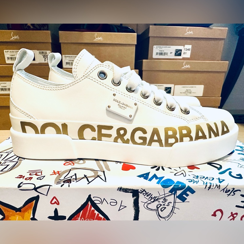 DOLCE & GABBANA size 37
White sneakers